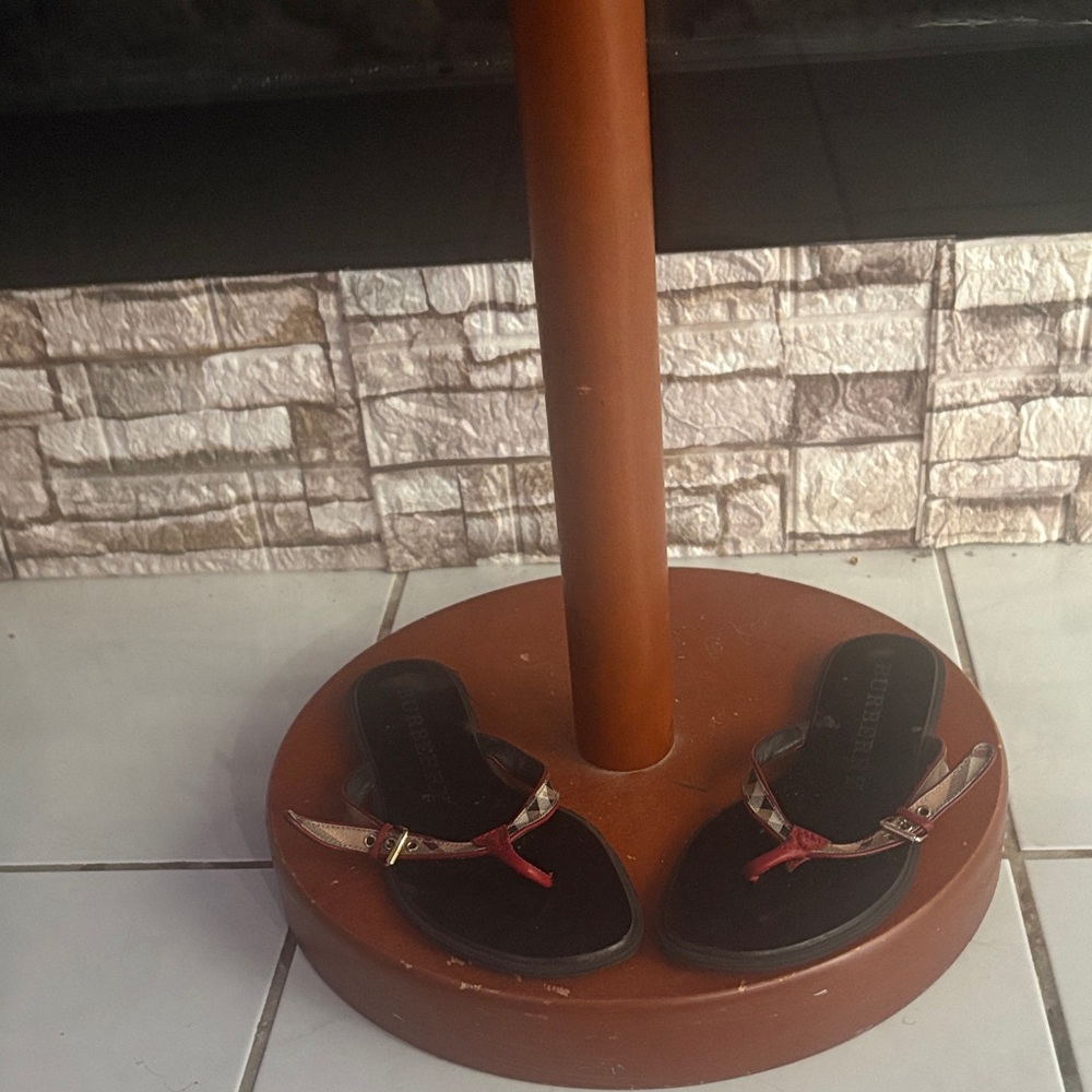 Burberry Black Leather Thong Sandals with Red Accent